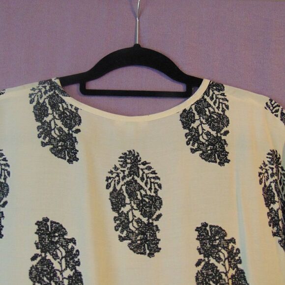 NWT JADE Ivory & Black V Neck Flowy Lightweight Open Arm Floral Tunic Size S/M - Picture 7 of 10